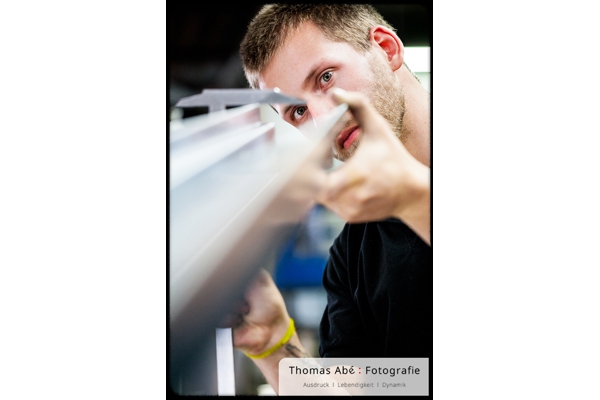 Fotografie von spurloser Kantenformung in der Metallverarbeitung